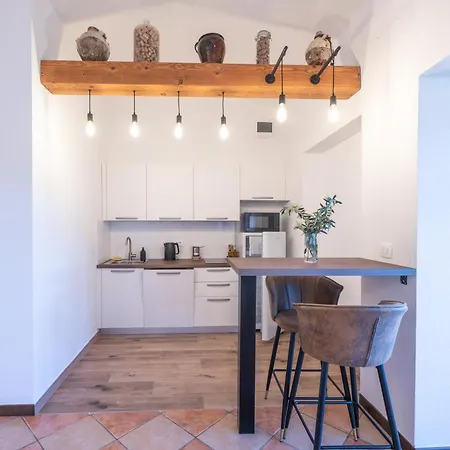 Apartma Kamin דירה *